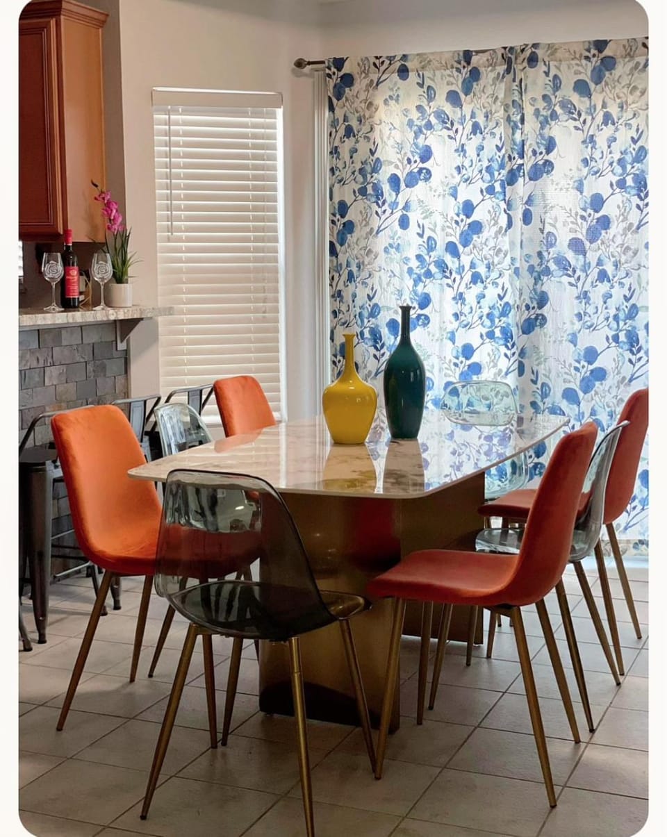 Pet-friendly, Vibrant Oasis - Colorful Retreat near Summerlin House in Summerlin