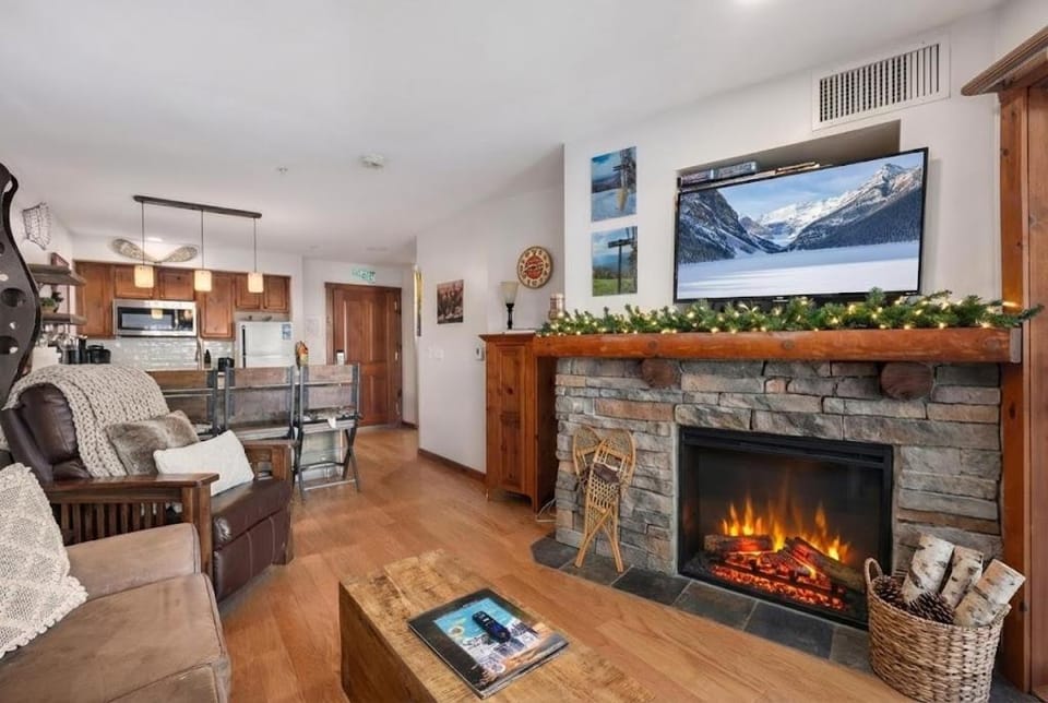 RF 222 Ski-InOut Private Balcony & Fireplace Sleeps 4 Apartment in Snowshoe