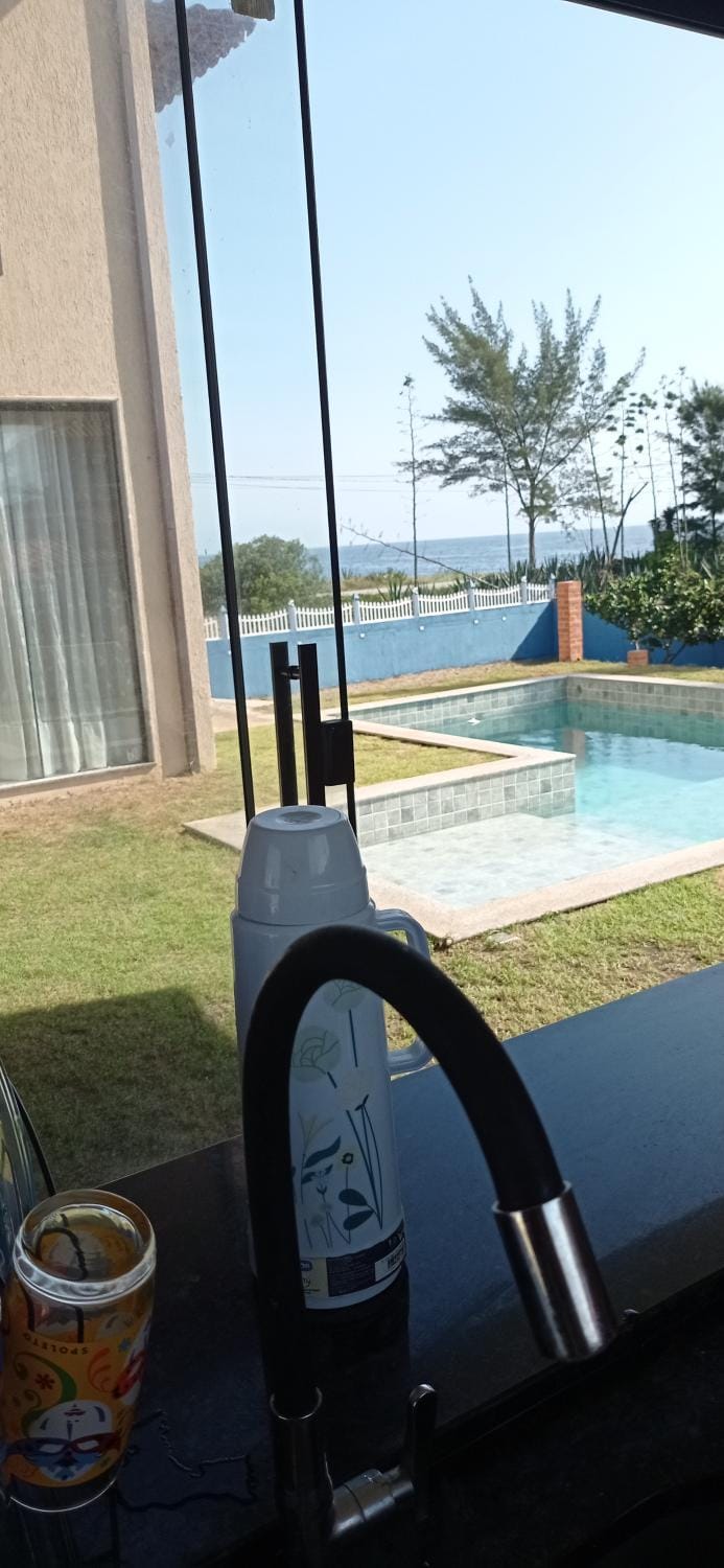 Day, Pool view