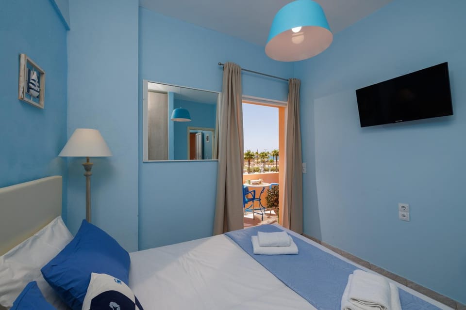 Bed, TV and multimedia, Bedroom