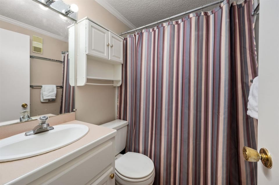 Snowshoe Ski-InSki-Out Steps to Ballhooter Lift Mountain Lodge Condo Apartment in Snowshoe