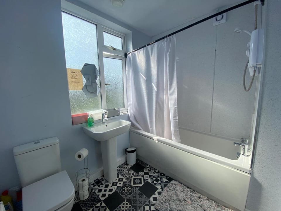 Shower, Toilet, Bathroom, Bath