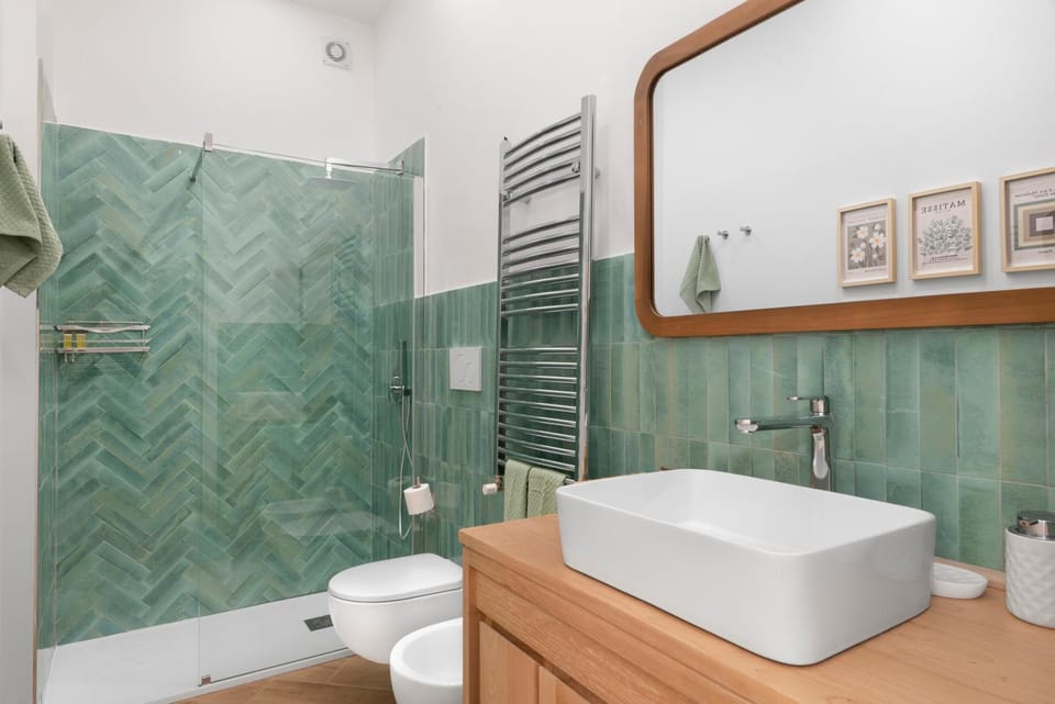Shower, Toilet, Bathroom, towels