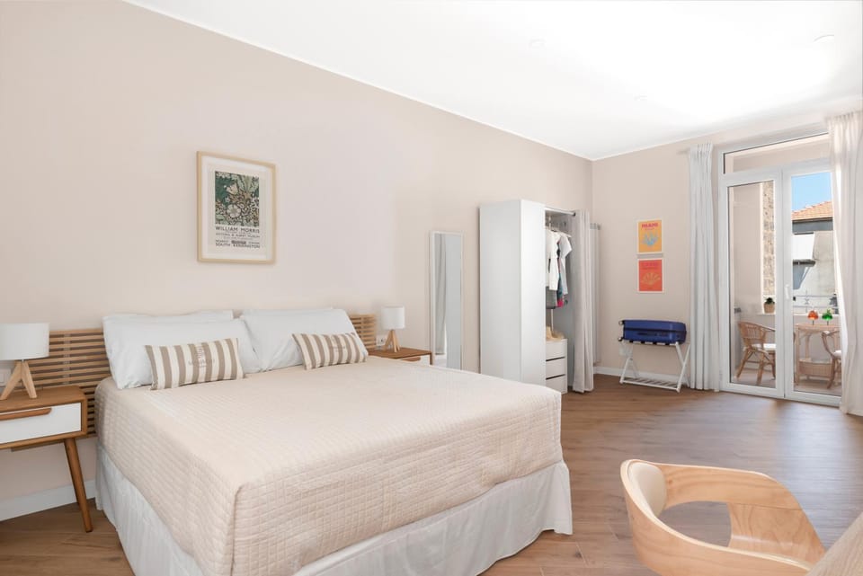 Bed, Photo of the whole room, Bedroom, wardrobe, air conditioner