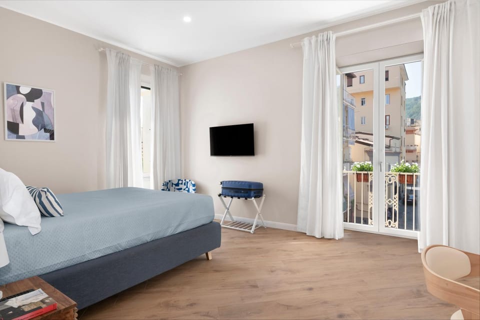 Bed, TV and multimedia, Photo of the whole room, Bedroom, air conditioner