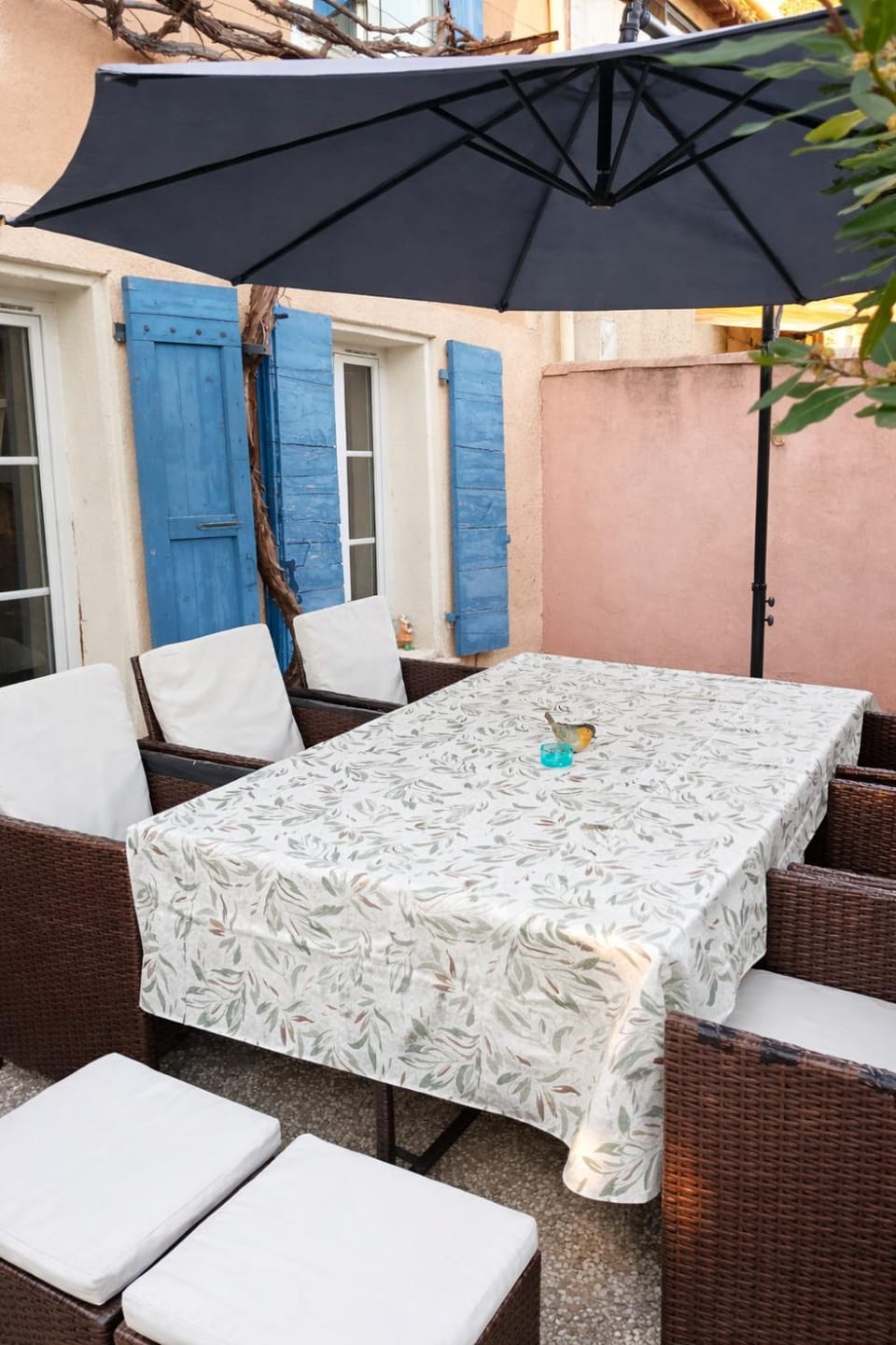 Patio, Dining area