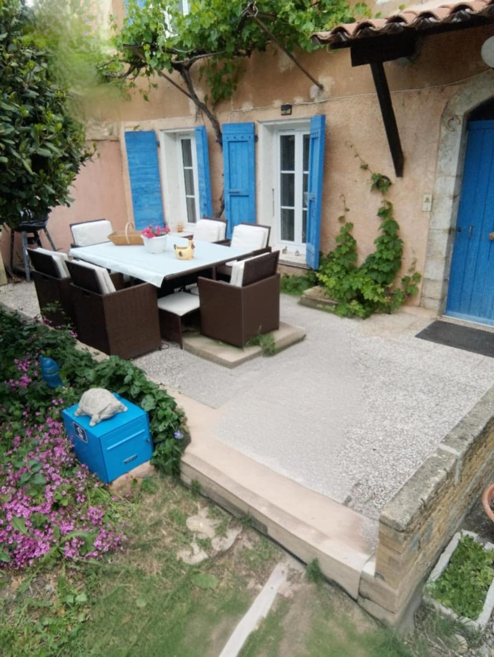 Patio, Dining area