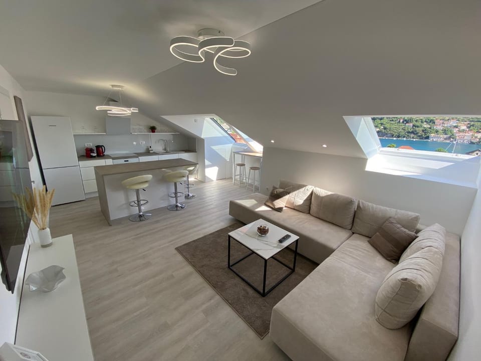 TV and multimedia, Kitchen or kitchenette, Living room, Dining area, Sea view