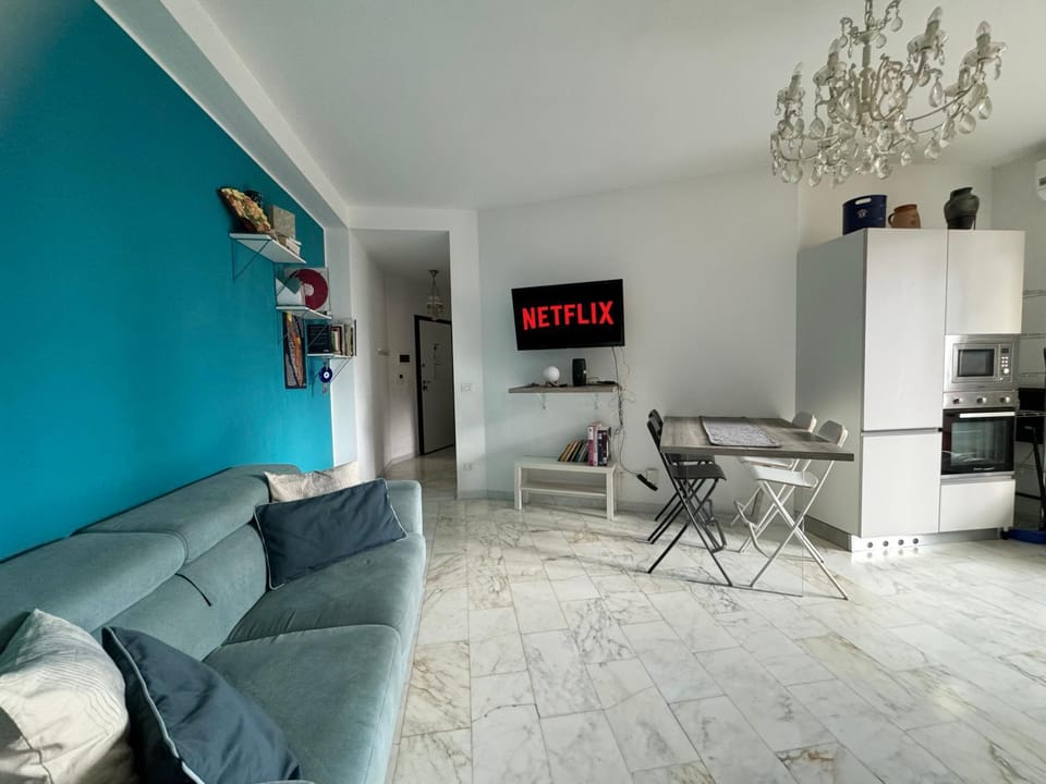 Communal lounge/ TV room, TV and multimedia, Living room, Seating area, Dining area, pet friendly