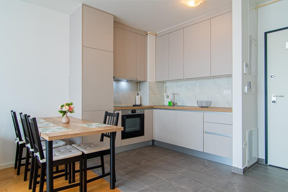 Restaurant/places to eat, Kitchen or kitchenette, Seating area, Dining area, oven