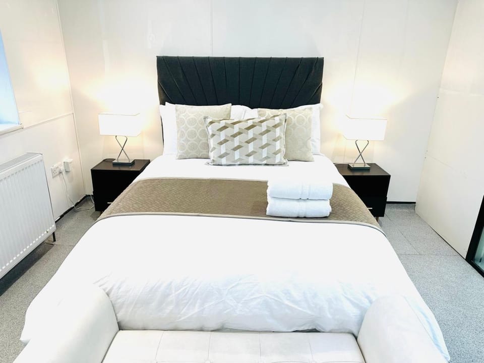 Westferry Two-Bedroom Deluxe Apartment Apartment in London