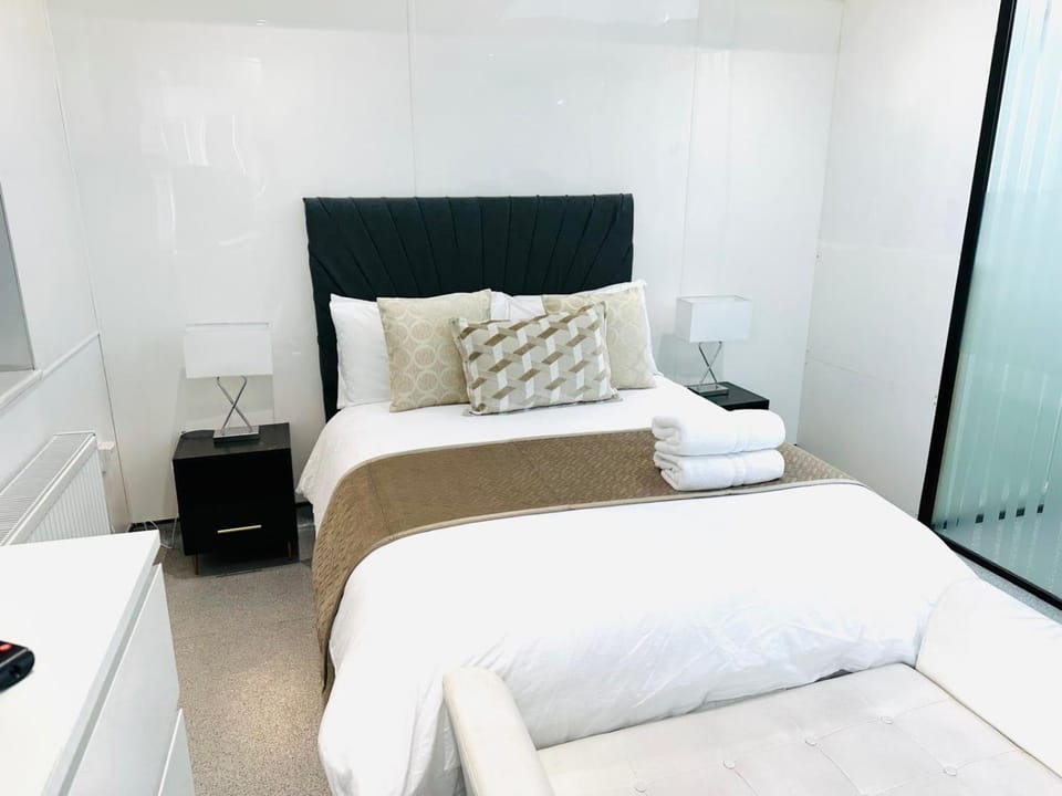 Westferry Two-Bedroom Deluxe Apartment Apartment in London