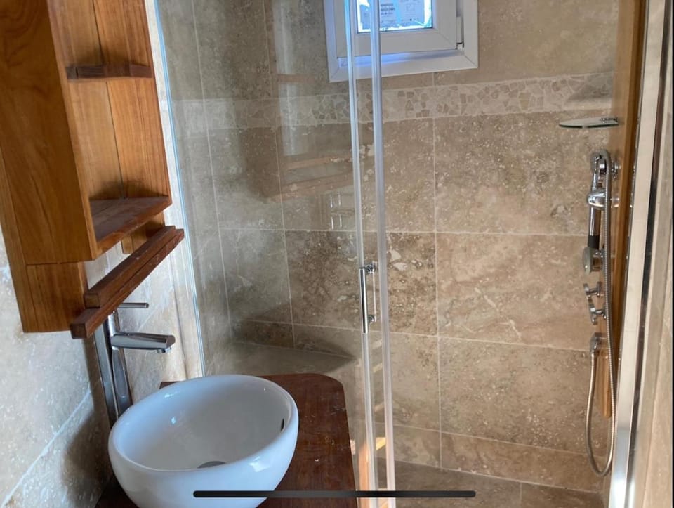Cosy studio tiny house, parking Mougins, proche Cannes House in Mougins