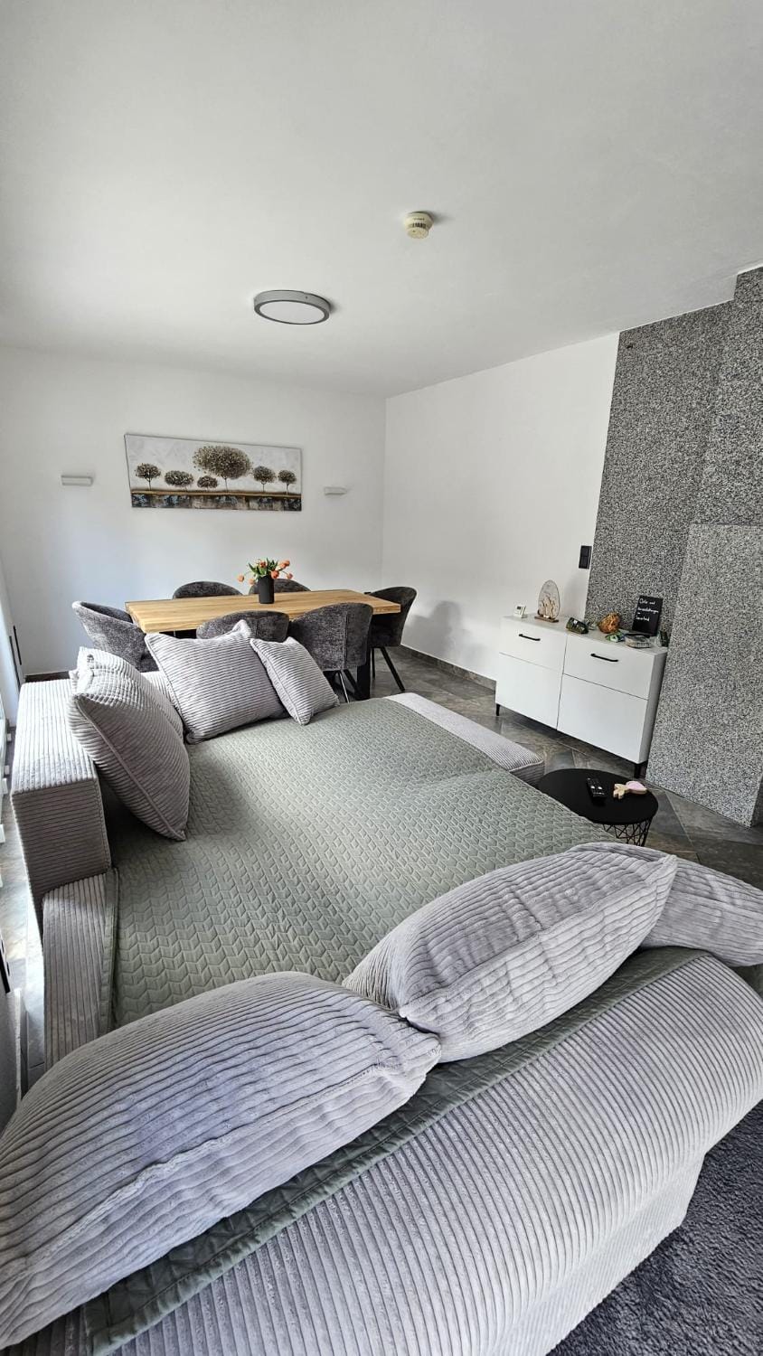 Bed, Living room