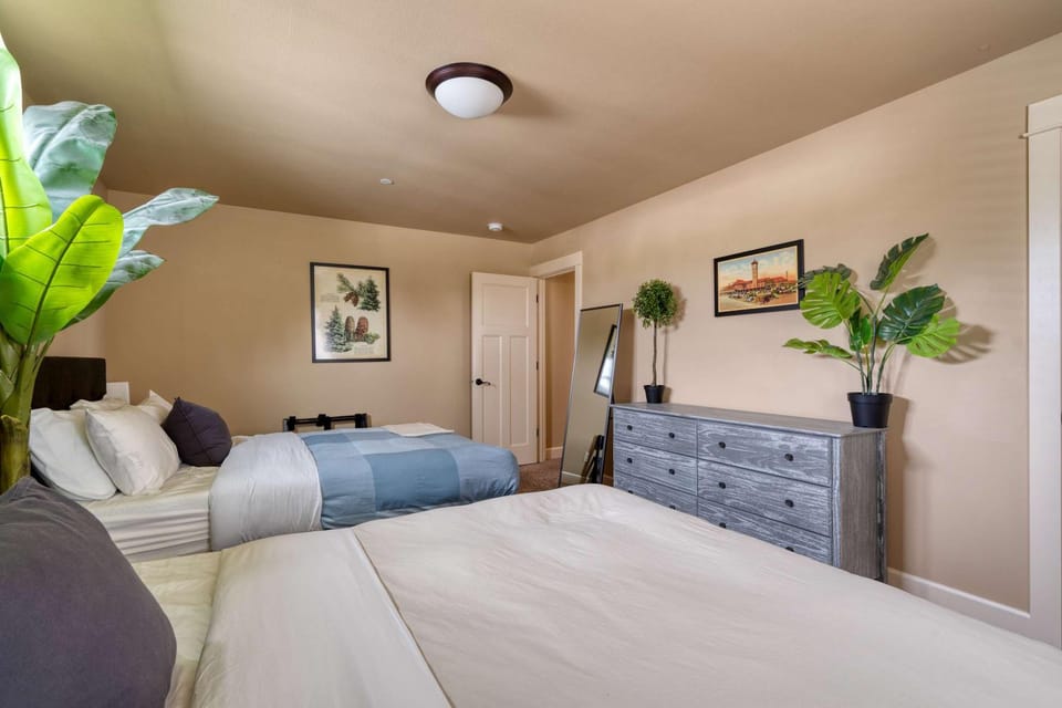 Stay Portland - The Garfield Getaway House- Luxury New Build House in Portland