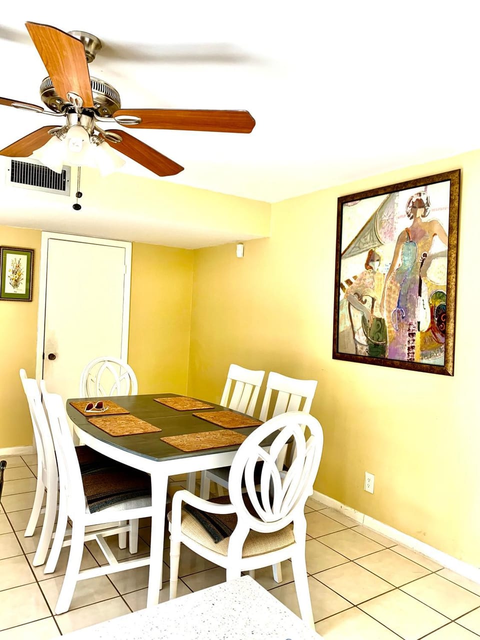 Townhouse with Private Patio Apartment in North Lauderdale