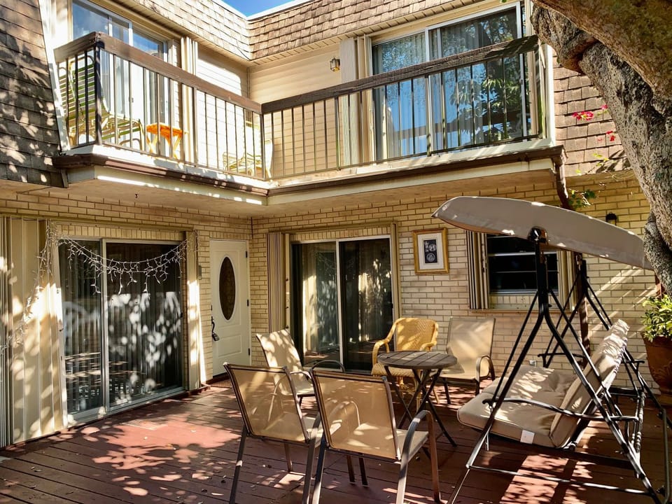 Townhouse with Private Patio Apartment in North Lauderdale