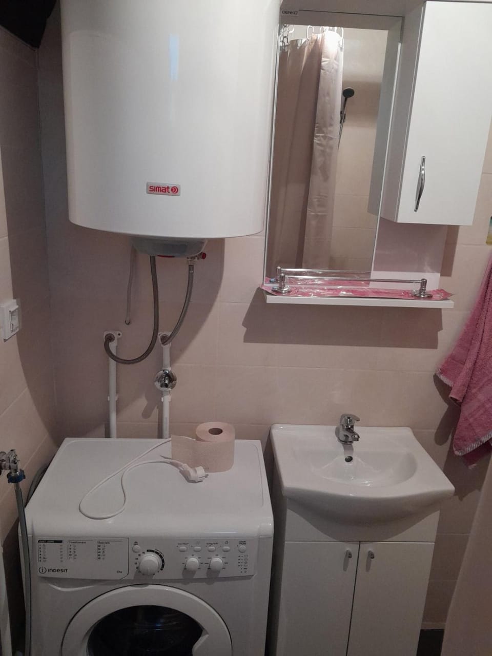 Bathroom, washing machine