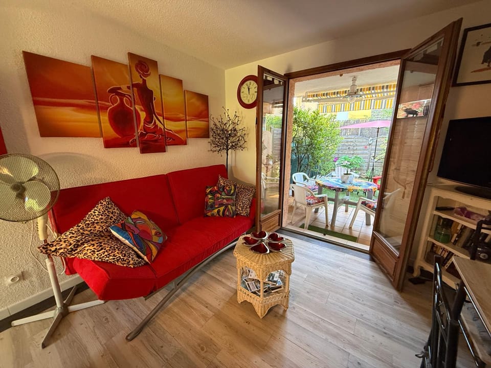 Communal lounge/ TV room