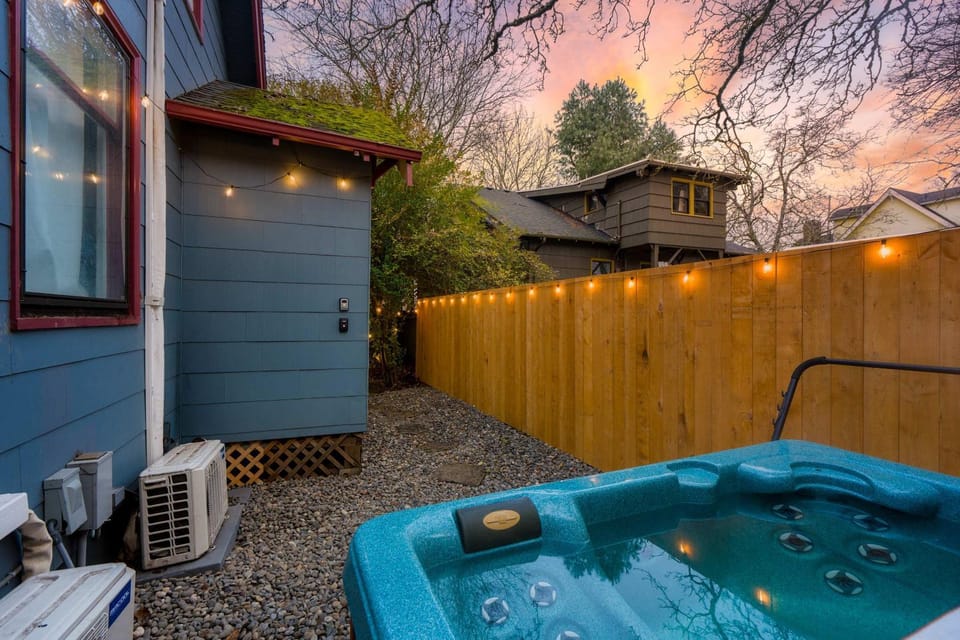 Stay Portland - The Garden Cottage on Garfield - 91 WalkScore House in Portland