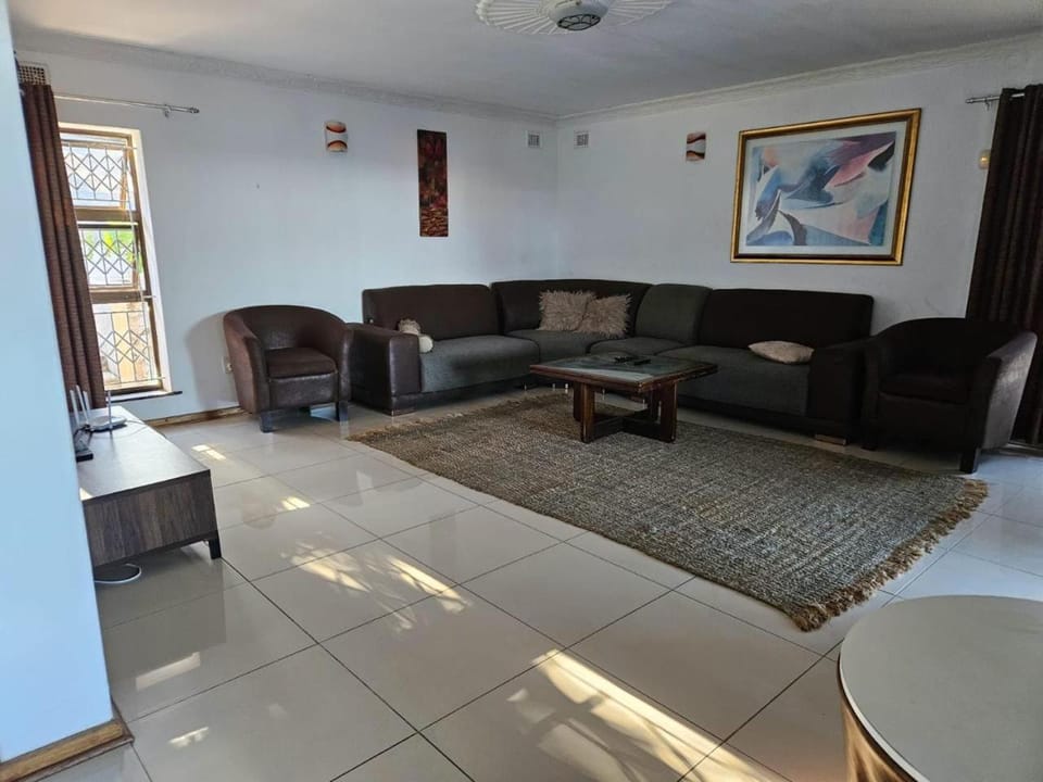 Marts Cottage House in Dolphin Coast