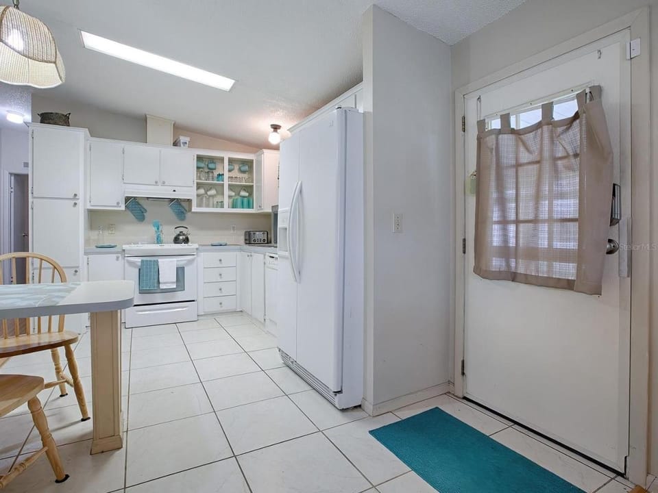 VILLAGES 2BED ROOM 2 BATH NEAR ORANGE BLOSSOM COUNTRY CLUb House in Lady Lake