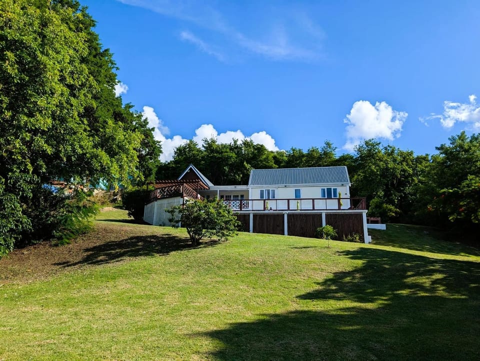 Private villa with large pool & 5min walk to beach Villa in Caribbean