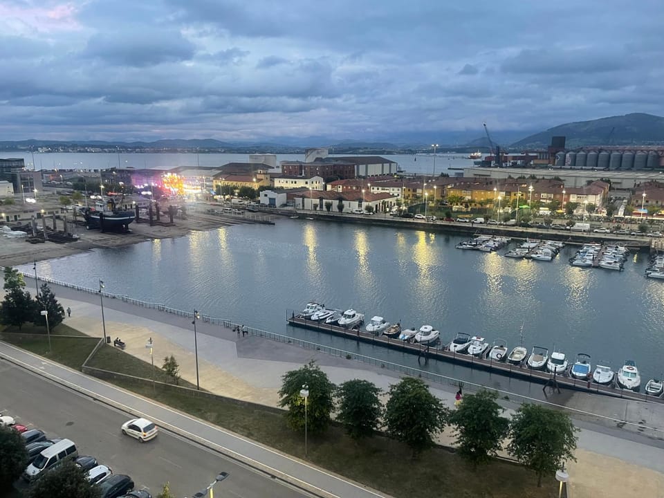 Nearby landmark, Neighbourhood, Balcony/Terrace, City view, Mountain view, Sea view