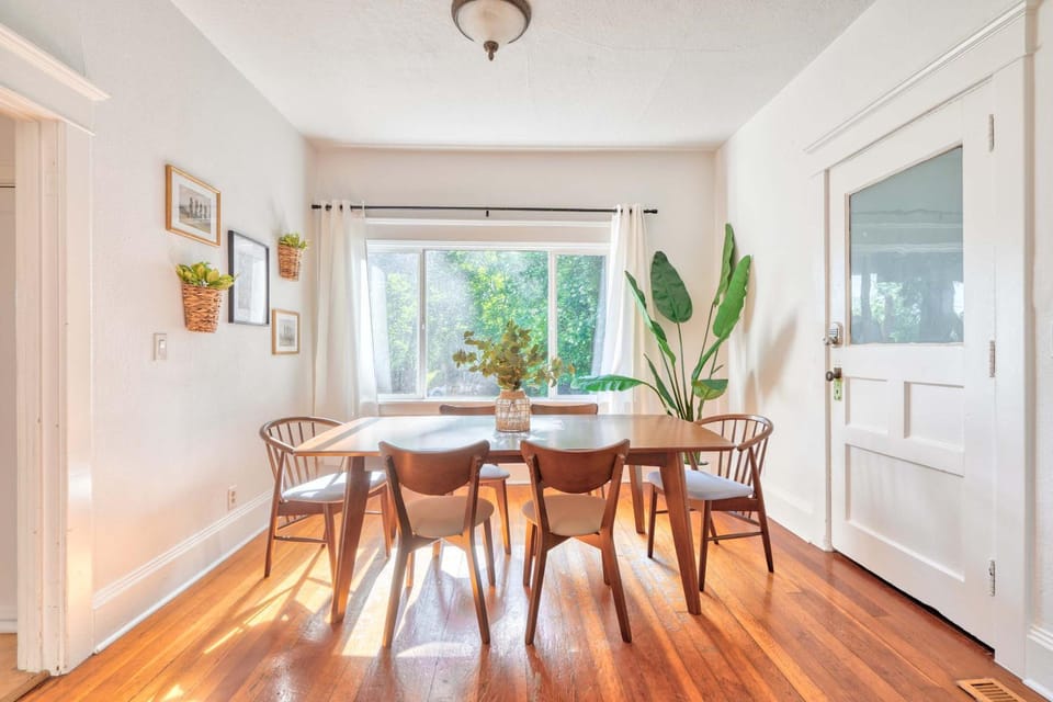 Stay Portland - Cute & Charming Portland Home 91 WalkScore House in Portland