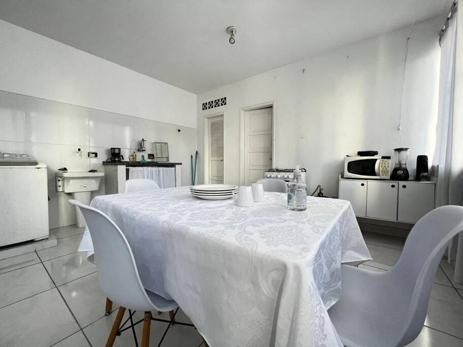 Casa de Hóspedes 2Q até 6 pessoas 100m Praia e entrada independente Apartment in Vitoria