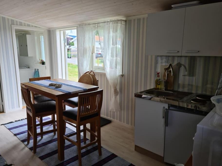 Förtjusande gästhus med parkering Apartment in Västra Götaland County