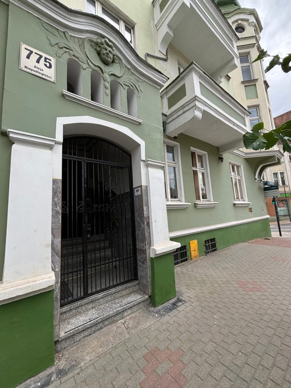 Property building, Neighbourhood