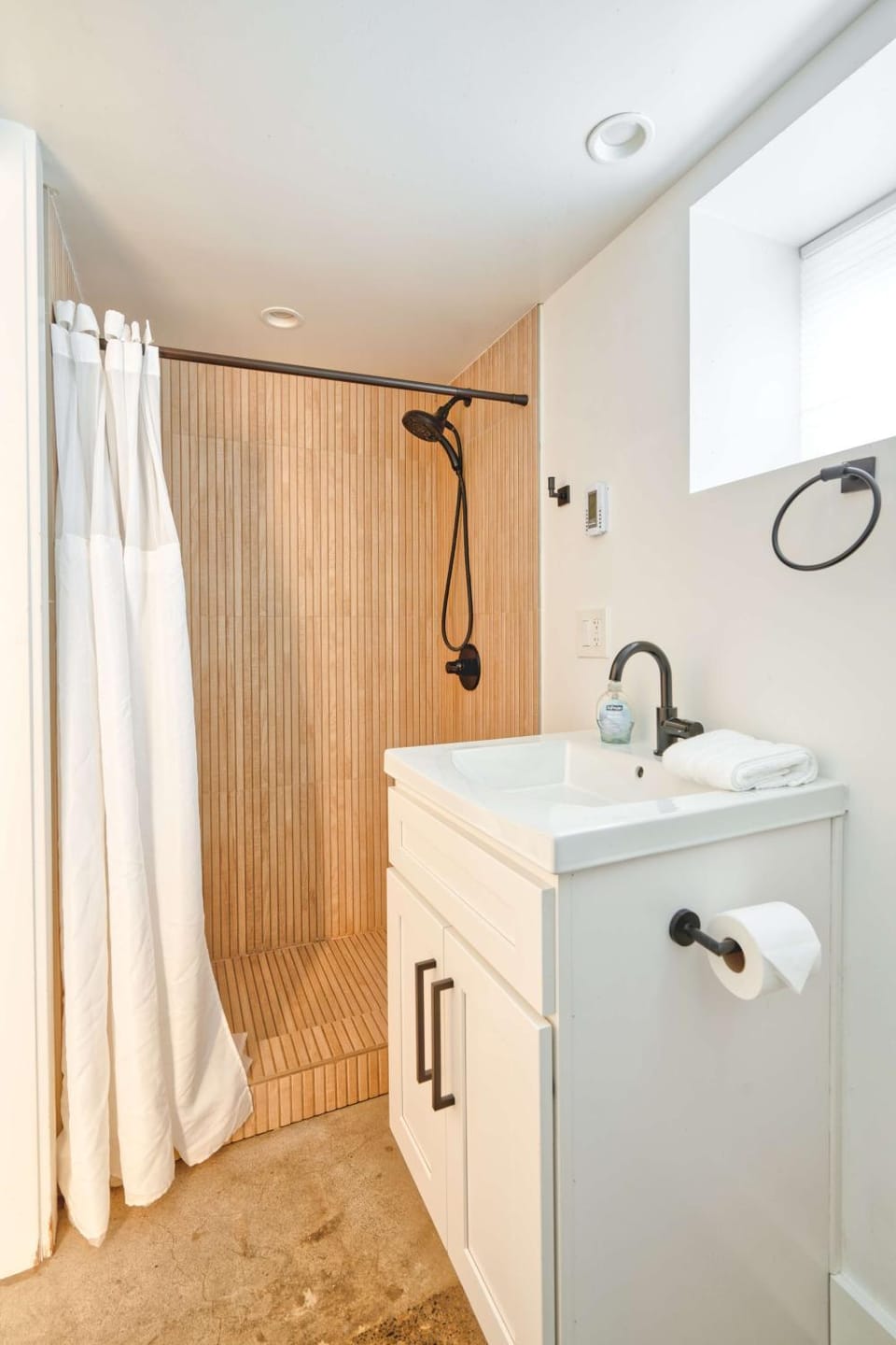 Stay Portland - Budget-Friendly Basement Hideaway - 91 WalkScore Apartment in Portland