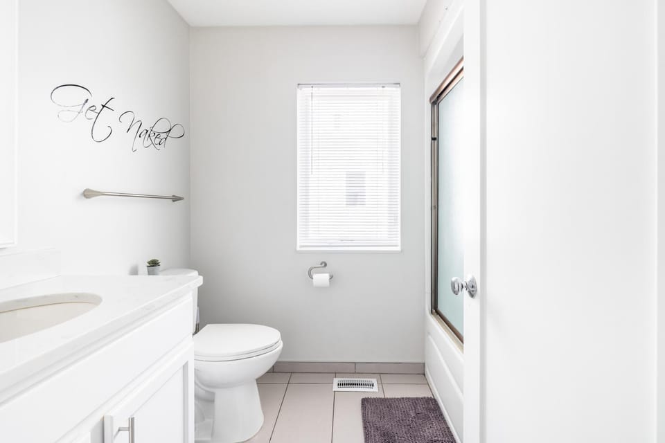 Shower, Toilet, Bathroom, Bath, towels