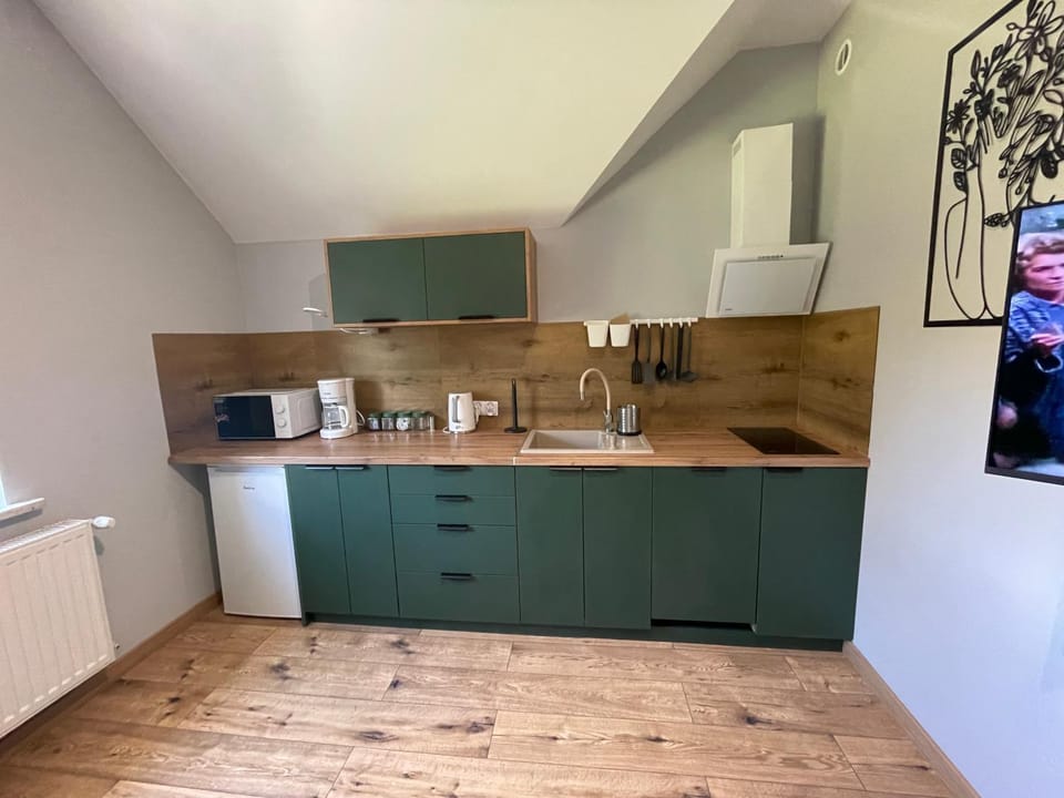 Coffee/tea facilities, dishwasher, oven, stove, toaster
