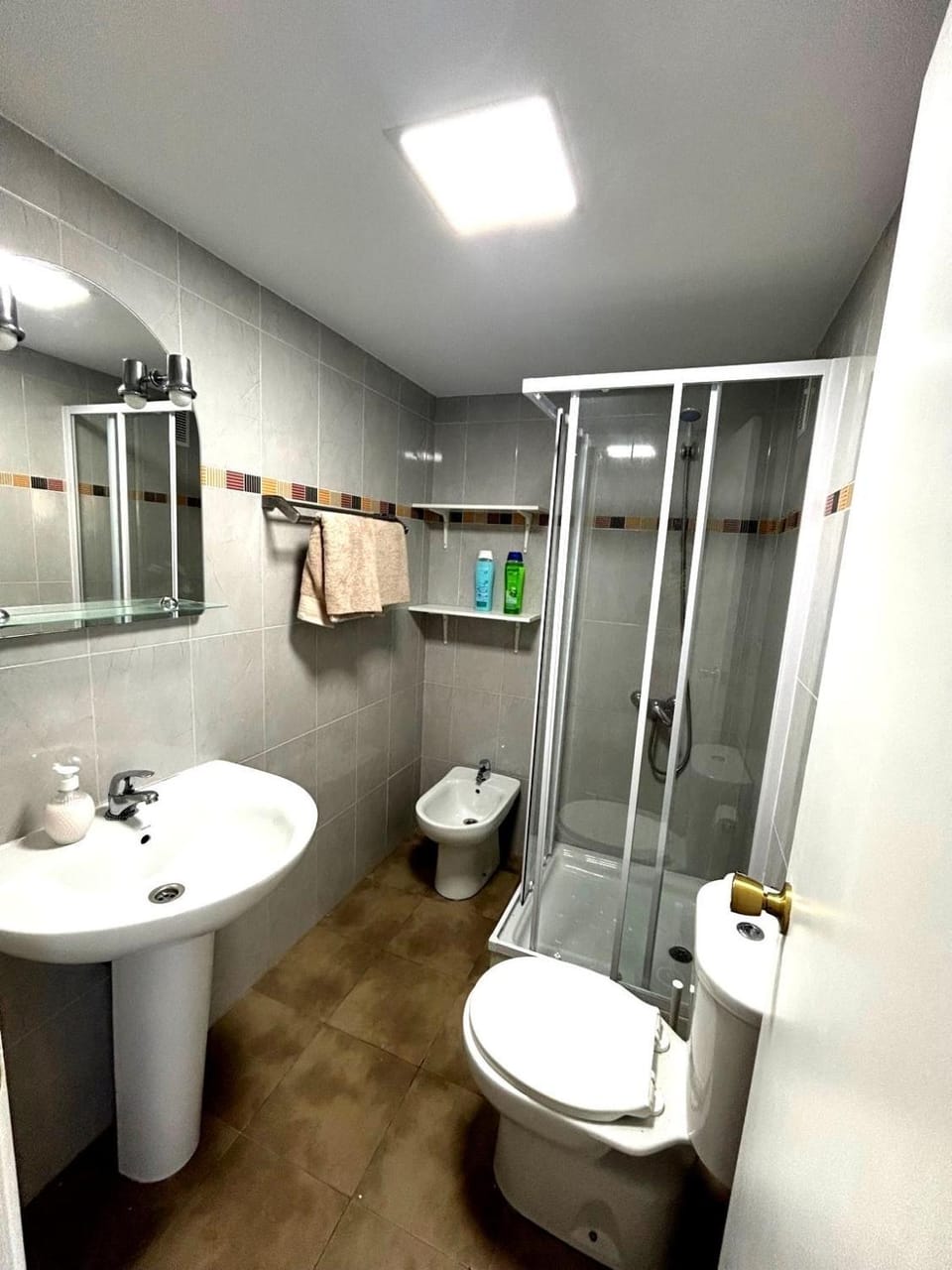 Shower, Toilet, Bathroom, towels