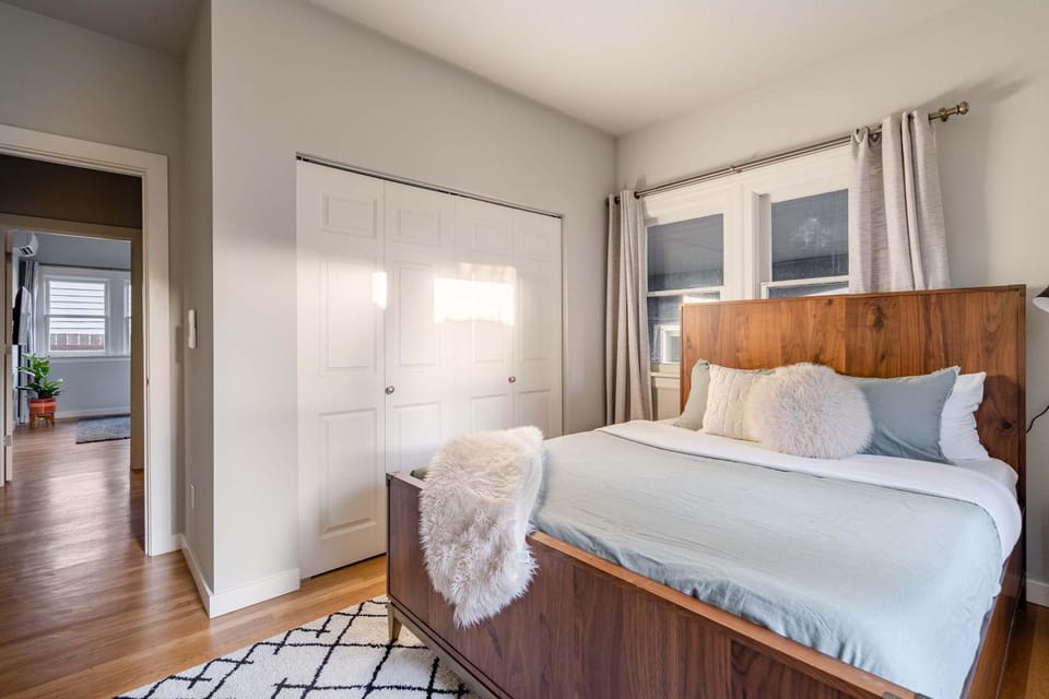Stay Portland - Well-Preserved Quintessential 1922 Craftsman Apartment in Portland