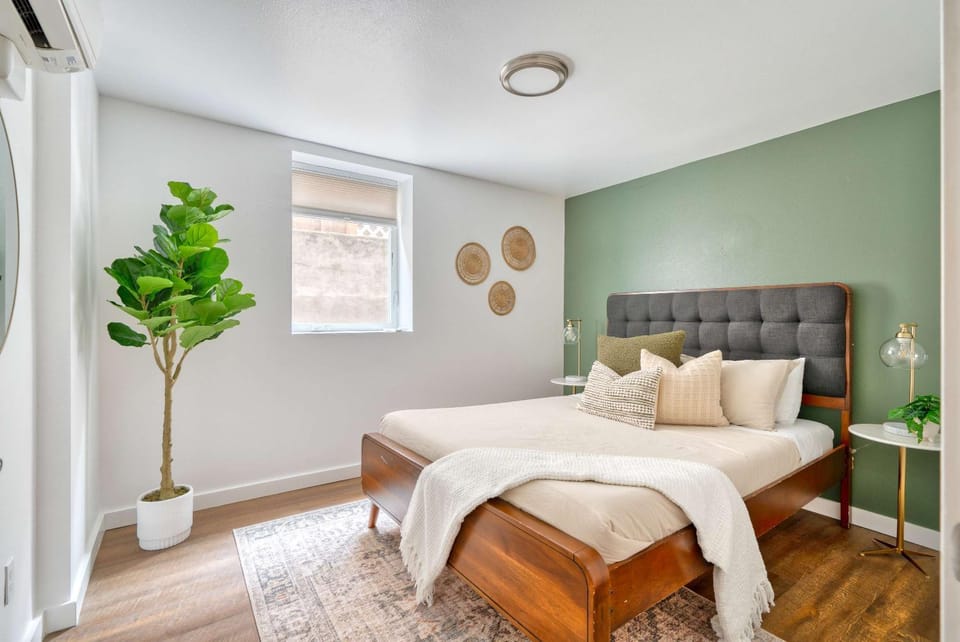 Stay Portland - Underground Mid-Century Hideaway in Laurelhurst Apartment in Portland