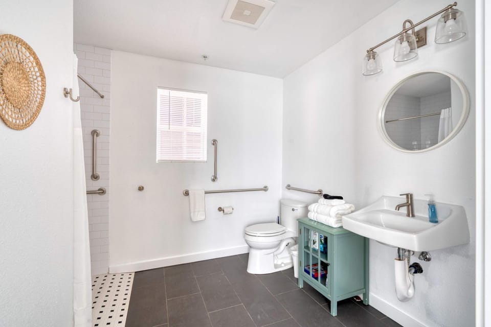Stay Portland - Urban Cabin Studio - Breweries & Local Eateries Cabin in Portland