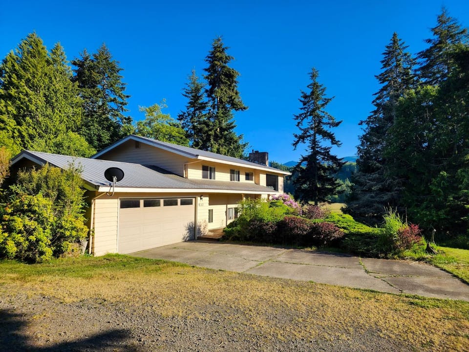 Crescent Beach Retreat- Cozy 4br House House in Washington