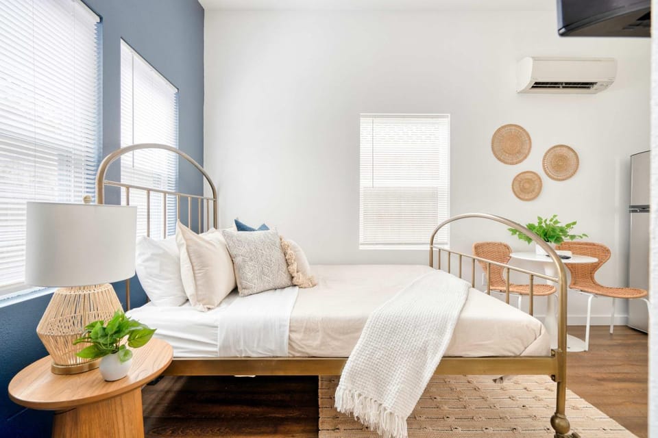 Stay Portland - Beach Vibes Getaway near Burnside & Laurelhurst! Apartment in Portland
