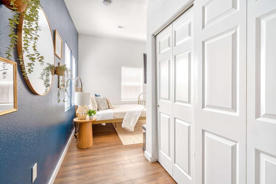 Stay Portland - Beach Vibes Getaway near Burnside & Laurelhurst! Apartment in Portland