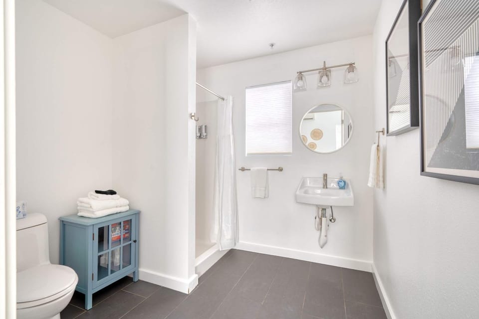 Stay Portland - Beach Vibes Getaway near Burnside & Laurelhurst! Apartment in Portland