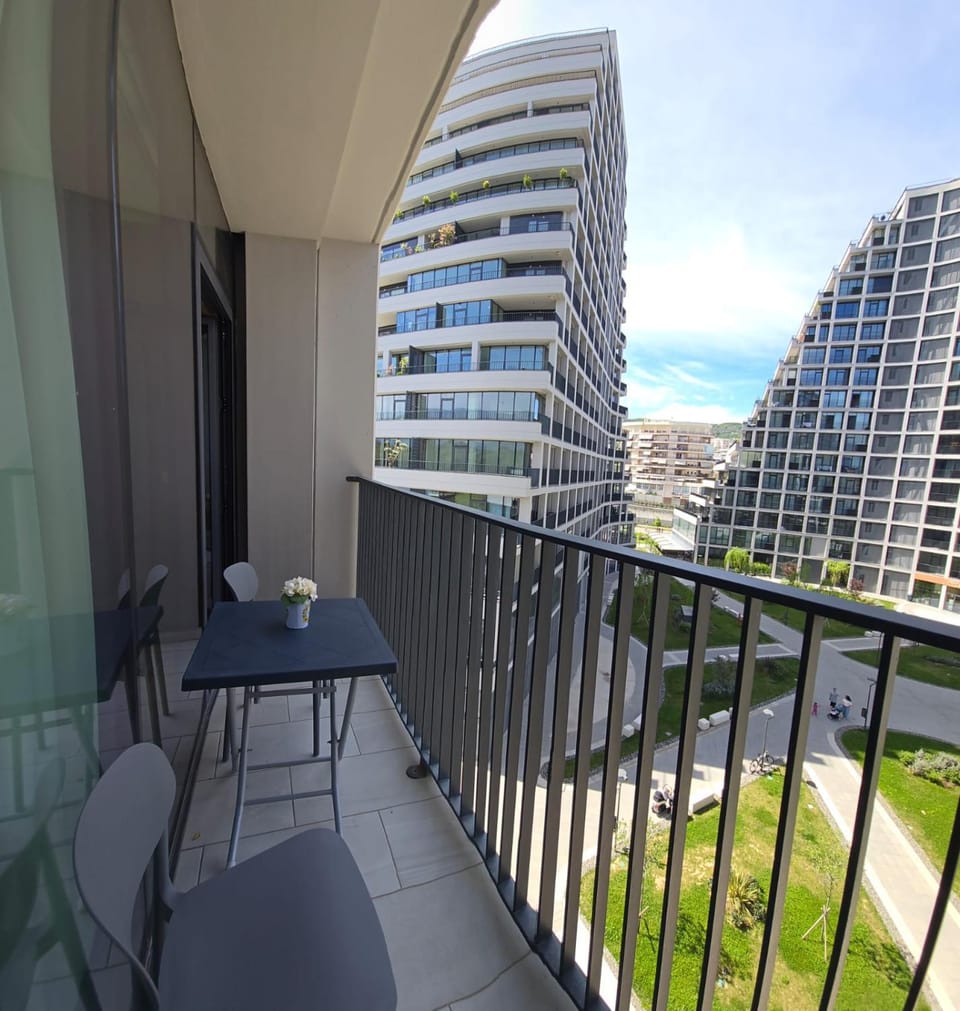 LakeSide Dream Apartment in Tirana
