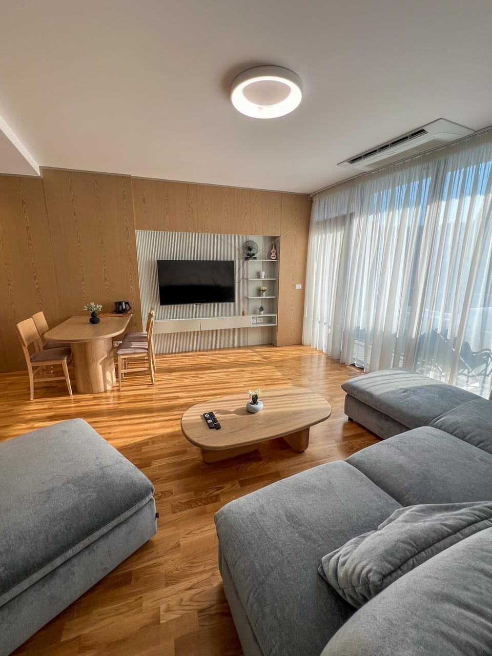 Communal lounge/ TV room, TV and multimedia, Living room, Seating area, Evening entertainment
