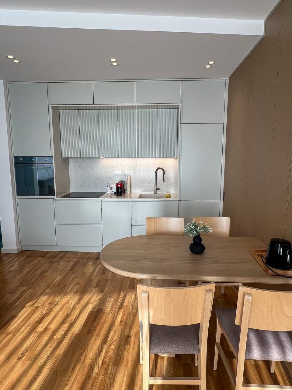 Kitchen or kitchenette, Dining area, stove