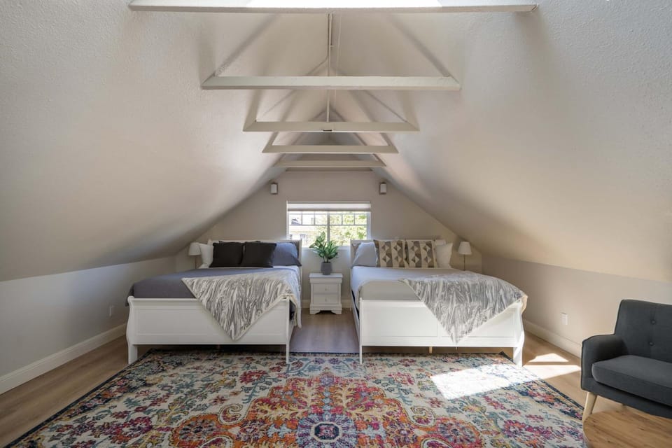 Stay Portland - Luxurious Alphabet District Home - 99 Walk Score House in Portland
