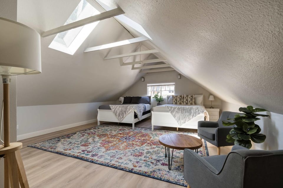 Stay Portland - Luxurious Alphabet District Home - 99 Walk Score House in Portland