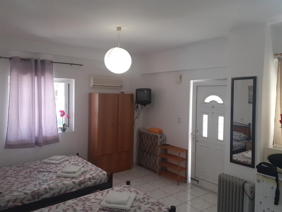 Yellow House 3 Apartment in Messenia