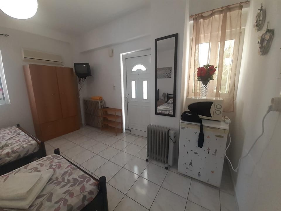 Yellow House 3 Apartment in Messenia